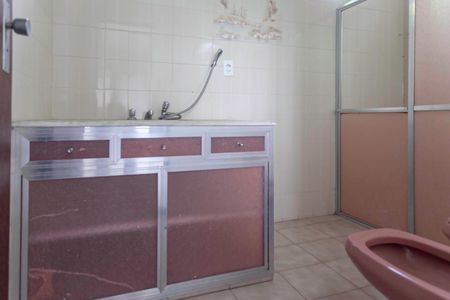 Casa para alugar com 220m², 3 quartos e 4 vagas Casa para alugar com 220m², 3 quartos e 4 vagasBanheiro da suíte