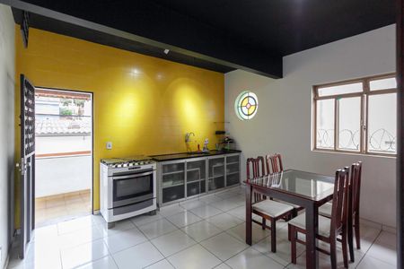 Casa para alugar com 220m², 3 quartos e 4 vagas Casa para alugar com 220m², 3 quartos e 4 vagasCozinha