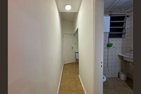 Apartamento à venda com 35m², 1 quarto e sem vagaBanheiro social - corredor de acesso