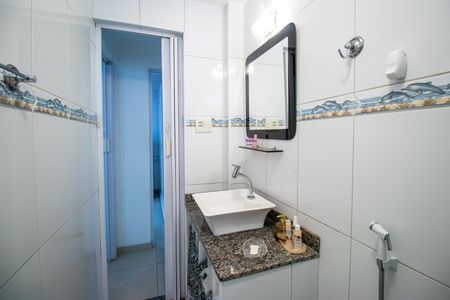 Apartamento à venda com 56m², 2 quartos e 1 vaga Apartamento à venda com 56m², 2 quartos e 1 vagaBanheiro