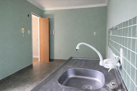 Cozinha  de apartamento para alugar com 1 quarto, 43m² em São João, Porto Alegre