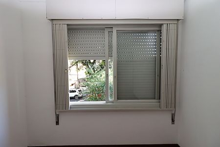 Janela do Quarto 1 de apartamento para alugar com 3 quartos, 108m² em Santa Cecília, Porto Alegre