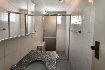 Banheiro de apartamento à venda com 1 quarto, 46m² em Centro, Campinas