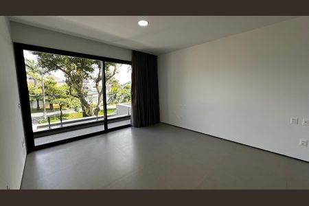 Casa de condomínio à venda com 493m², 4 quartos e 2 vagas Casa de condomínio à venda com 493m², 4 quartos e 2 vagasQuarto 3