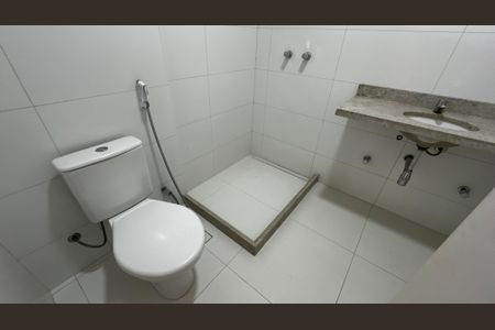 Casa de condomínio à venda com 493m², 4 quartos e 2 vagas Casa de condomínio à venda com 493m², 4 quartos e 2 vagasBanheiro de serviço