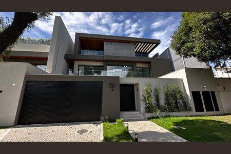 Casa de condomínio à venda com 493m², 4 quartos e 2 vagas Casa de condomínio à venda com 493m², 4 quartos e 2 vagasFachada