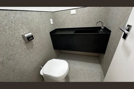 Casa de condomínio à venda com 493m², 4 quartos e 2 vagas Casa de condomínio à venda com 493m², 4 quartos e 2 vagasLavabo