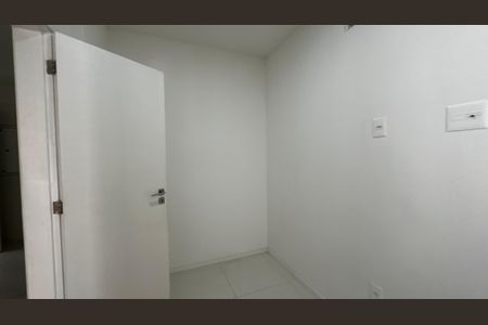 Casa de condomínio à venda com 493m², 4 quartos e 2 vagas Casa de condomínio à venda com 493m², 4 quartos e 2 vagasQuarto de Serviço