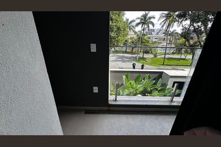 Casa de condomínio à venda com 493m², 4 quartos e 2 vagas Casa de condomínio à venda com 493m², 4 quartos e 2 vagasVaranda