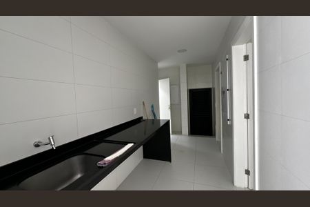 Casa de condomínio à venda com 493m², 4 quartos e 2 vagas Casa de condomínio à venda com 493m², 4 quartos e 2 vagasÁrea de Serviço