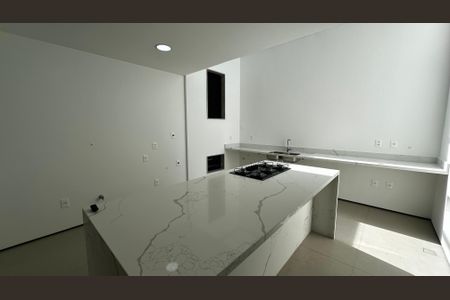 Casa de condomínio à venda com 493m², 4 quartos e 2 vagas Casa de condomínio à venda com 493m², 4 quartos e 2 vagasCozinha