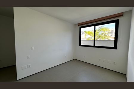 Casa de condomínio à venda com 493m², 4 quartos e 2 vagas Casa de condomínio à venda com 493m², 4 quartos e 2 vagasQuarto 2