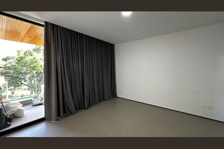 Casa de condomínio à venda com 493m², 4 quartos e 2 vagas Casa de condomínio à venda com 493m², 4 quartos e 2 vagasQuarto 4