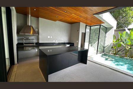 Casa de condomínio à venda com 493m², 4 quartos e 2 vagas Casa de condomínio à venda com 493m², 4 quartos e 2 vagasÁrea externa