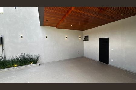 Casa de condomínio à venda com 493m², 4 quartos e 2 vagas Casa de condomínio à venda com 493m², 4 quartos e 2 vagasÁrea externa