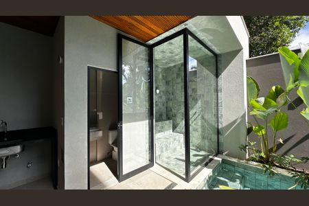Casa de condomínio à venda com 493m², 4 quartos e 2 vagas Casa de condomínio à venda com 493m², 4 quartos e 2 vagasÁrea externa