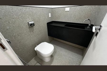 Casa de condomínio à venda com 493m², 4 quartos e 2 vagas Casa de condomínio à venda com 493m², 4 quartos e 2 vagasLavabo