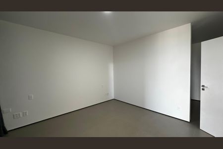 Casa de condomínio à venda com 493m², 4 quartos e 2 vagas Casa de condomínio à venda com 493m², 4 quartos e 2 vagasQuarto 4