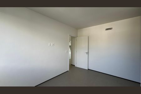 Casa de condomínio à venda com 493m², 4 quartos e 2 vagas Casa de condomínio à venda com 493m², 4 quartos e 2 vagasQuarto 2