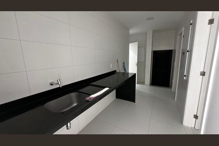 Casa de condomínio à venda com 493m², 4 quartos e 2 vagas Casa de condomínio à venda com 493m², 4 quartos e 2 vagasÁrea de Serviço