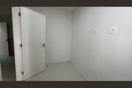 Casa de condomínio à venda com 493m², 4 quartos e 2 vagas Casa de condomínio à venda com 493m², 4 quartos e 2 vagasQuarto de Serviço