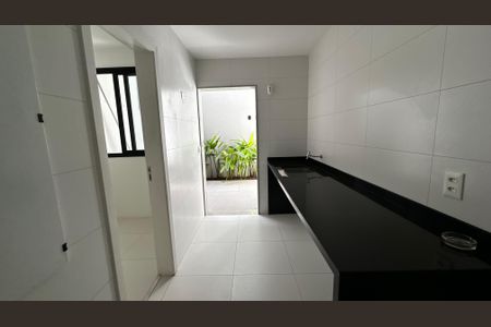 Casa de condomínio à venda com 493m², 4 quartos e 2 vagas Casa de condomínio à venda com 493m², 4 quartos e 2 vagasÁrea de Serviço
