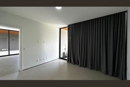 Casa de condomínio à venda com 493m², 4 quartos e 2 vagas Casa de condomínio à venda com 493m², 4 quartos e 2 vagasQuarto 4