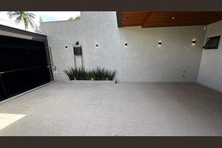 Casa de condomínio à venda com 493m², 4 quartos e 2 vagas Casa de condomínio à venda com 493m², 4 quartos e 2 vagasÁrea externa