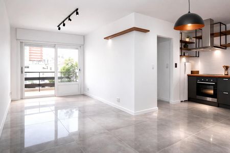 Sala  de apartamento para alugar com 2 quartos, 65m² em Cidade Baixa, Porto Alegre