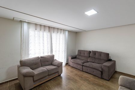 Casa à venda com 200m², 3 quartos e 2 vagas Casa à venda com 200m², 3 quartos e 2 vagasSala