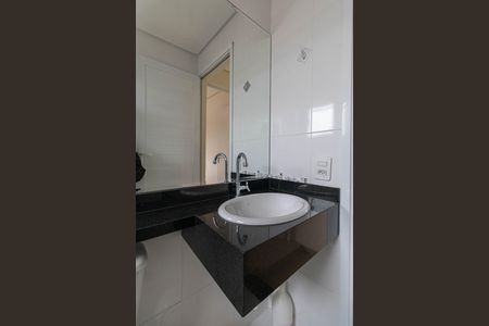 Casa à venda com 200m², 3 quartos e 2 vagas Casa à venda com 200m², 3 quartos e 2 vagasBanheiro