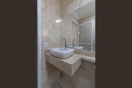 Casa à venda com 200m², 3 quartos e 2 vagas Casa à venda com 200m², 3 quartos e 2 vagasBanheiro Suíte