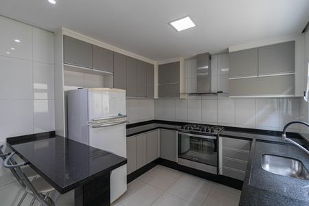 Casa à venda com 200m², 3 quartos e 2 vagas Casa à venda com 200m², 3 quartos e 2 vagasCozinha