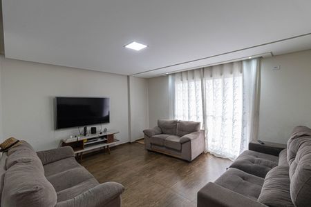 Sala de casa para alugar com 3 quartos, 200m² em Parque Cisper, São Paulo