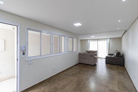 Casa à venda com 200m², 3 quartos e 2 vagas Casa à venda com 200m², 3 quartos e 2 vagasSala