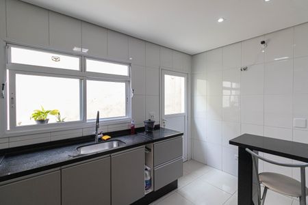 Casa à venda com 200m², 3 quartos e 2 vagas Casa à venda com 200m², 3 quartos e 2 vagasCozinha