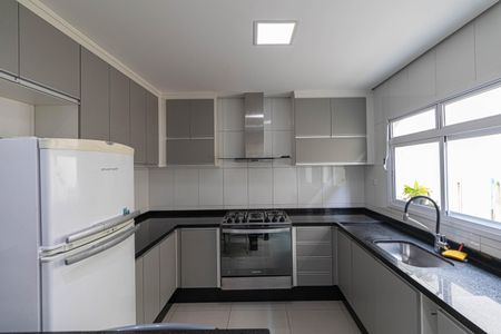 Casa à venda com 200m², 3 quartos e 2 vagas Casa à venda com 200m², 3 quartos e 2 vagasCozinha