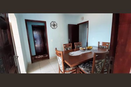 Casa à venda com 3 quartos, 275m² em Balneário São Francisco, Diadema