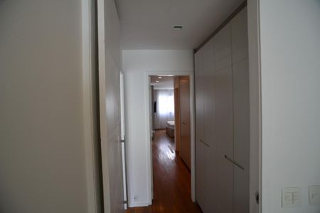 Apartamento à venda com 310m², 3 quartos e 3 vagasCorredor