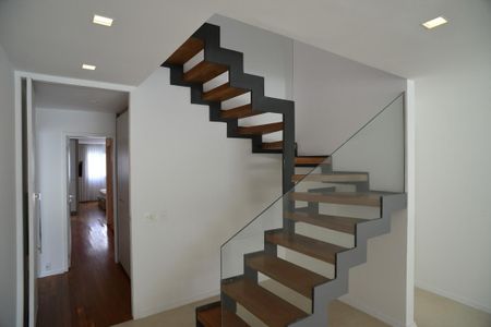 Escada de Acesso Segundo Piso de apartamento à venda com 3 quartos, 310m² em Barra da Tijuca, Rio de Janeiro