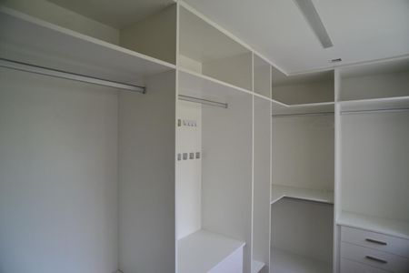 Apartamento à venda com 310m², 3 quartos e 3 vagasCloset