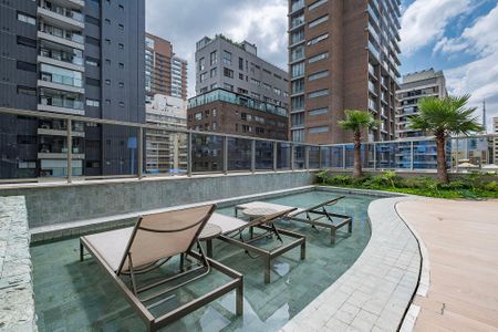 Apartamento à venda com 213m², 4 quartos e 3 vagas Apartamento à venda com 213m², 4 quartos e 3 vagasPiscina