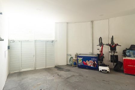 Casa para alugar com 220m², 2 quartos e 2 vagas Casa para alugar com 220m², 2 quartos e 2 vagasGaragem