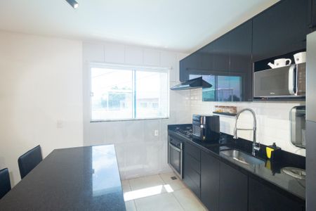 Casa para alugar com 220m², 2 quartos e 2 vagas Casa para alugar com 220m², 2 quartos e 2 vagasSala/Cozinha