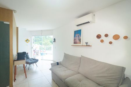 Casa para alugar com 220m², 2 quartos e 2 vagas Casa para alugar com 220m², 2 quartos e 2 vagasSala/Cozinha