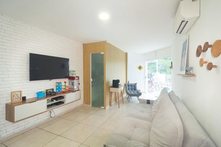 Casa para alugar com 220m², 2 quartos e 2 vagas Casa para alugar com 220m², 2 quartos e 2 vagasSala/Cozinha