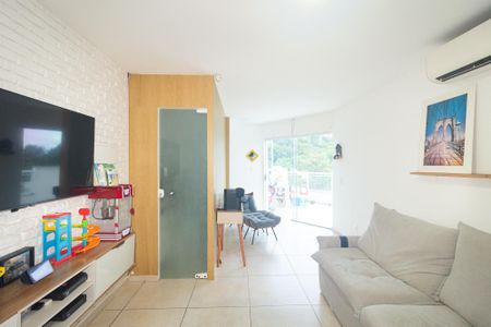 Casa para alugar com 220m², 2 quartos e 2 vagas Casa para alugar com 220m², 2 quartos e 2 vagasSala/Cozinha