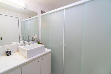Apartamento à venda com 124m², 3 quartos e 2 vagasBanheiro Social