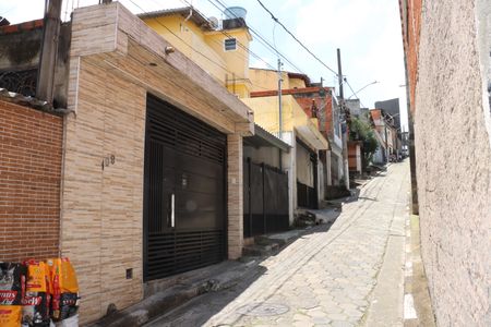 Casa para alugar com 2 quartos, 100m² em Vila Olinda, Embu das Artes