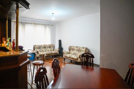 Casa à venda com 210m², 3 quartos e 2 vagasSala